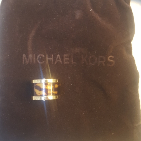 Ring - Picture 1 of 3